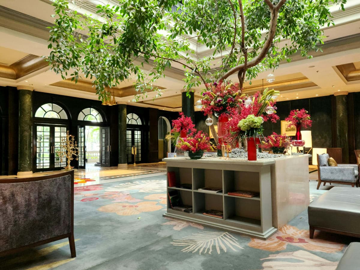 Luxury Floral Styling: Elevating the C-Suite Experience